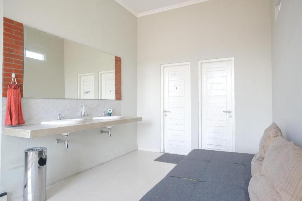 Urbanview Stay @H Jakal By Reddoorz Yogyakarta Exterior photo